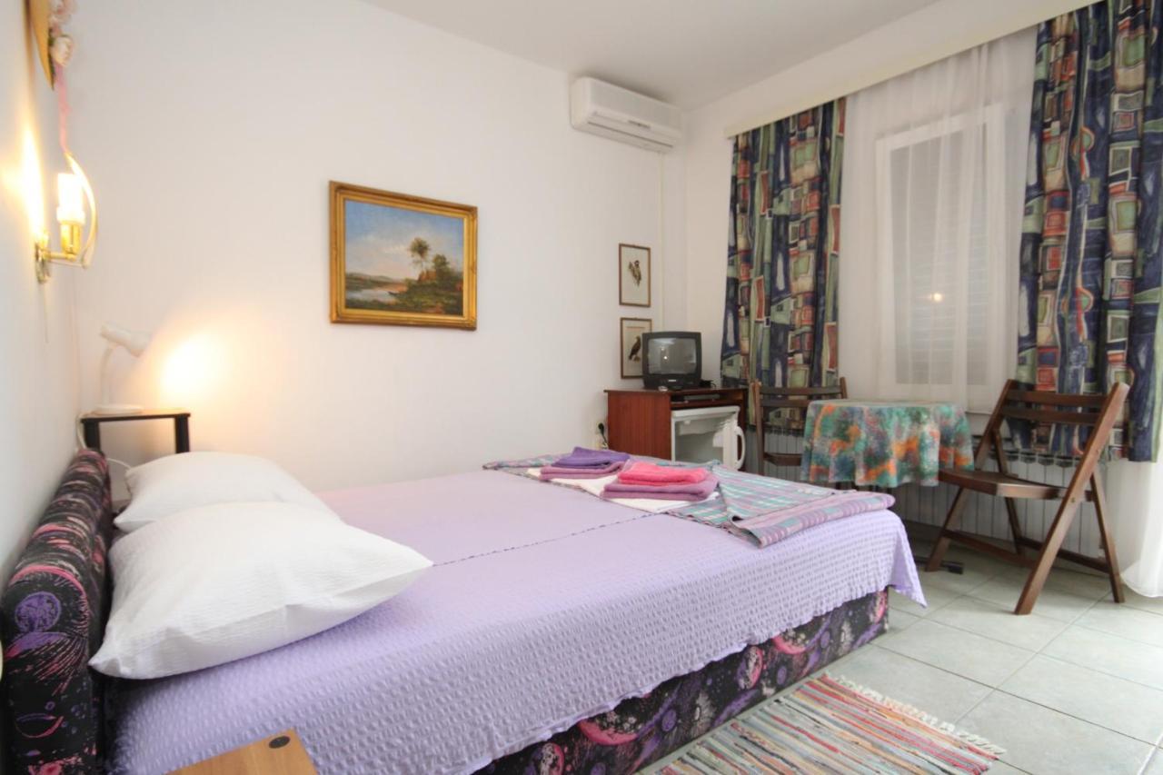 Double Room Mali Losinj 7953B Bagian luar foto